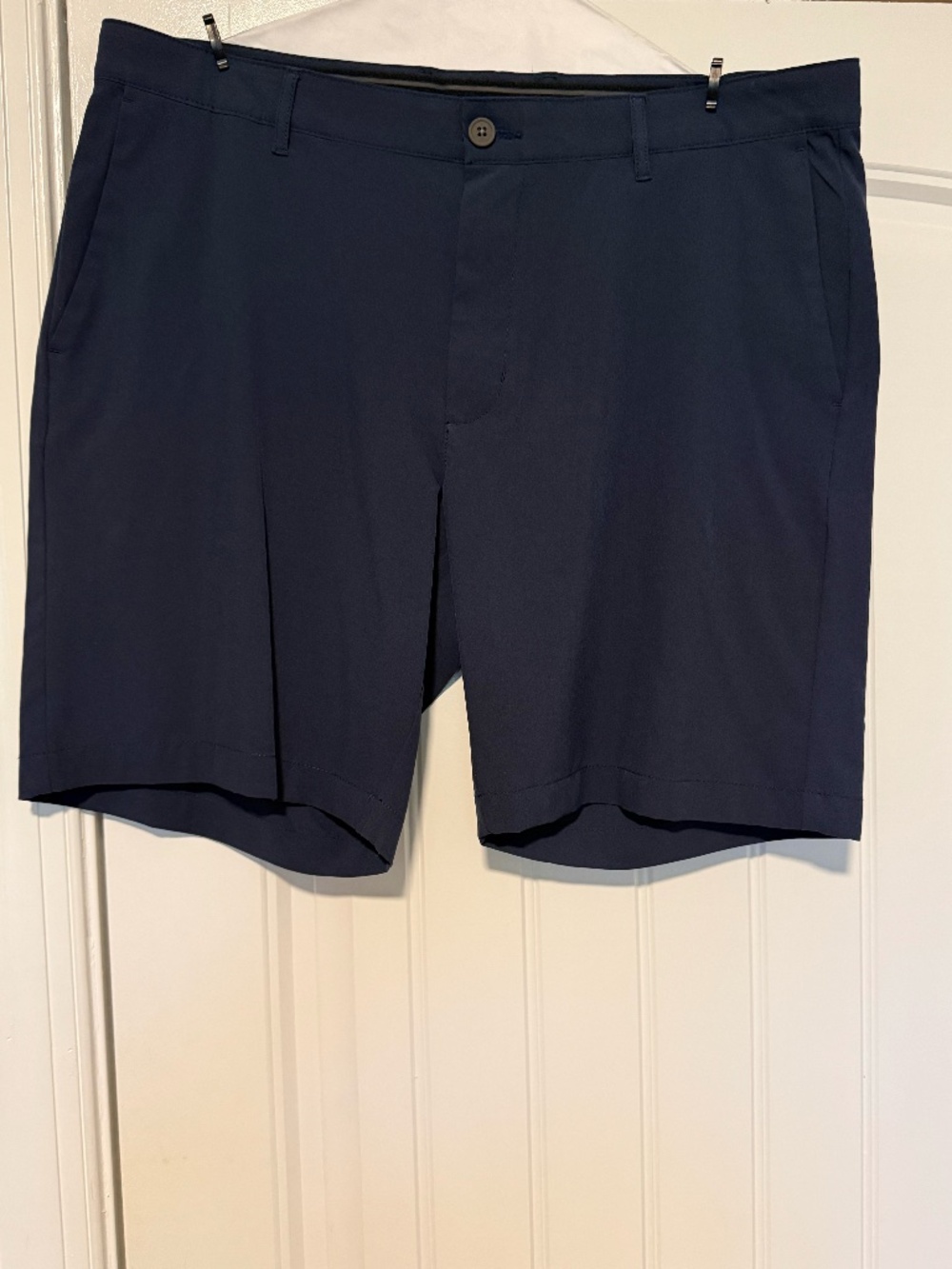 Tommy Bahama Men’s Navy Flat Front Shorts – Size 38